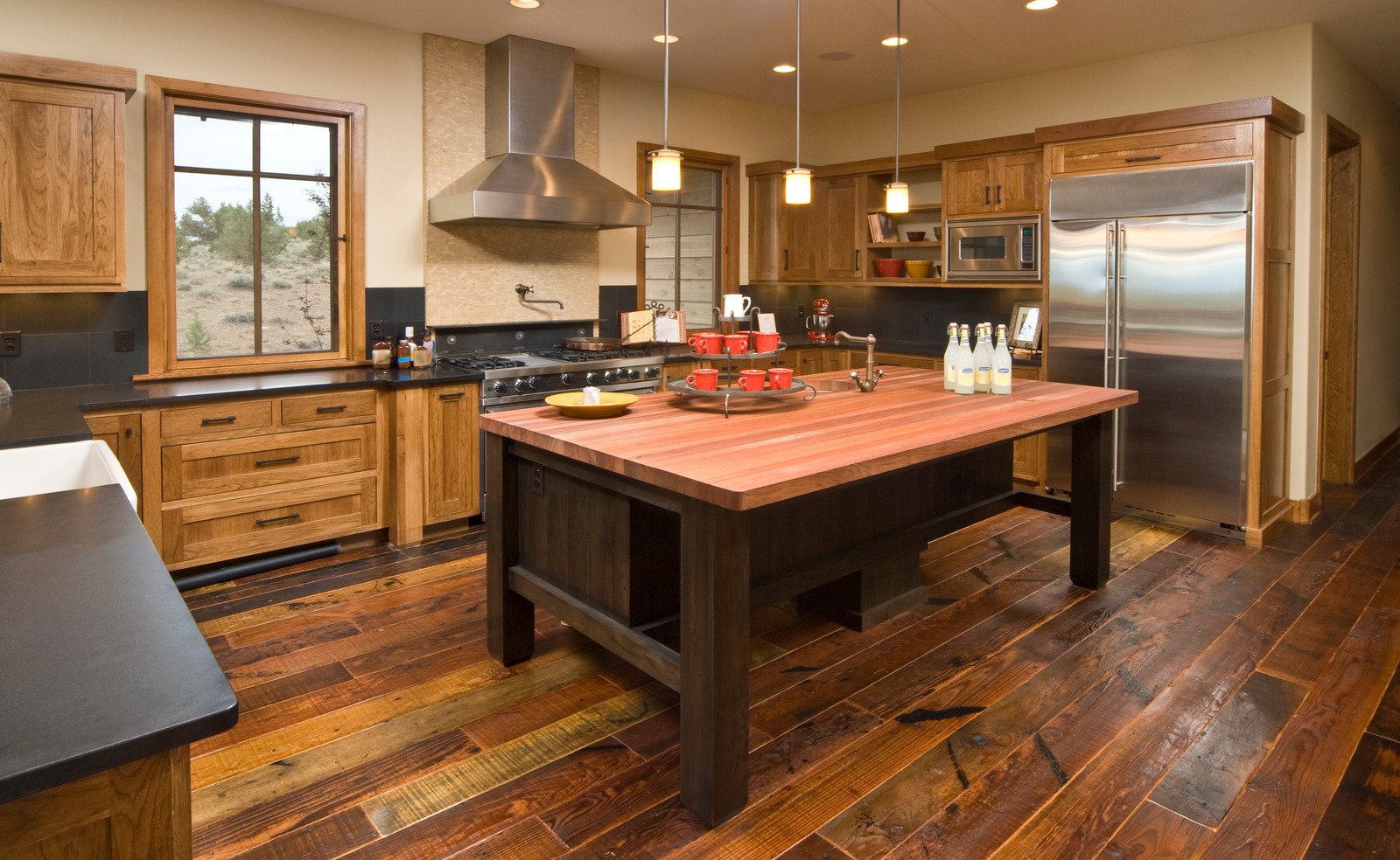 drewniana kuchnia rustykalna, drewniana podłoga