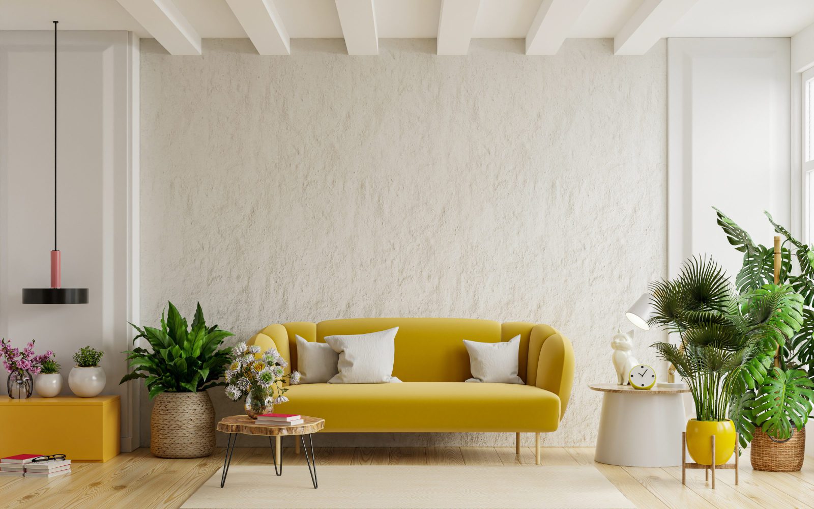 żółta sofa, rosliny