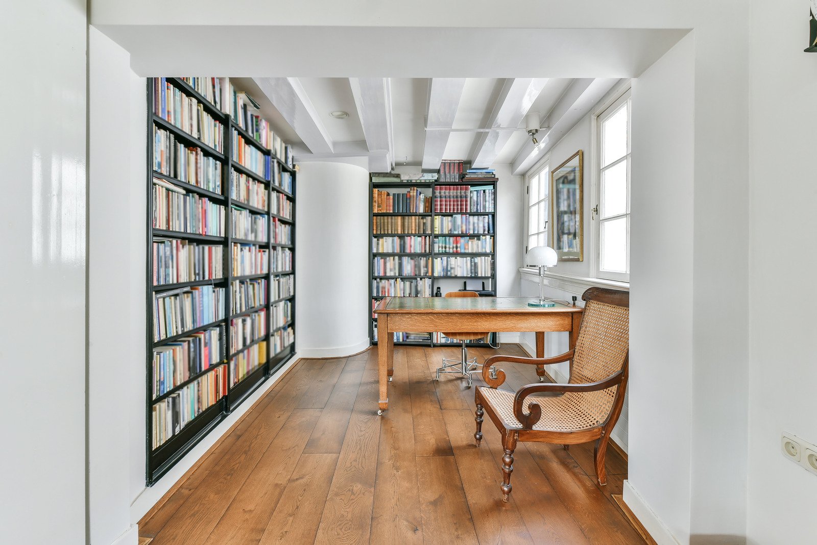 drewniana podłoga, biblioteka domowa